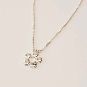 Lisa Says Gah Florette Necklace Silver Daisy